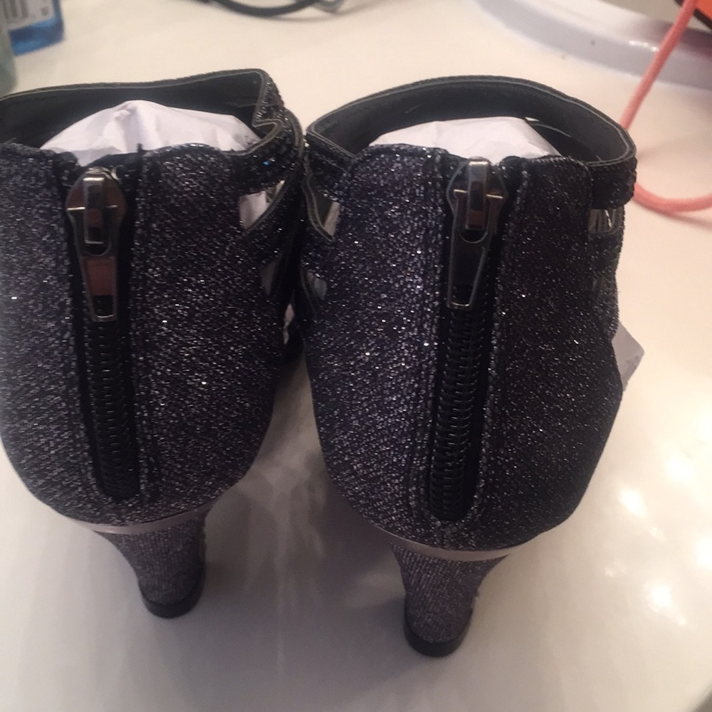 Shoes - Picture 2 of 3